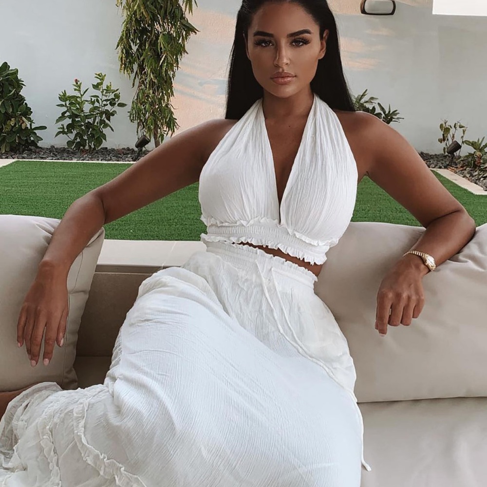 White halter top & maxi skirt set
Fully Lined  100% Rayon Lining 100% Polyester